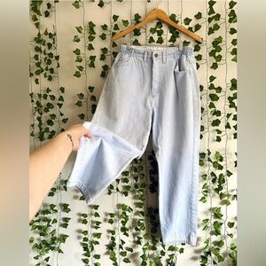 Vintage High Waisted Light Wash Mom Jeans
